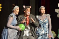 Die Wiese an der morschen Eiche